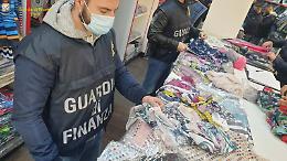 Torino, sequestrati oltre 400mila capi di abbigliamento in falsa seta e cashmere [LE FOTO]