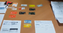 Compravano e rivendevano sim e cellulari con carte rubate: quattro misure cautelari [VIDEO]