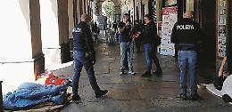 Il racket dei parcheggiatori abusivi: «Sono sempre ubriachi e molesti»