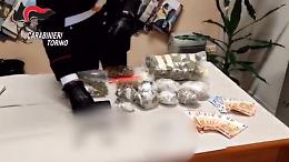 Torino, controlli antidroga dei carabinieri: un arresto e 1,5 kg di stupefacente sequestrati [VIDEO]