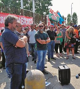 Embraco, il governo non ci sta: «Mai fatte delle promesse»