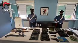 Alpignano, carabinieri scoprono arsenale all'interno di una ditta in disuso [VIDEO]