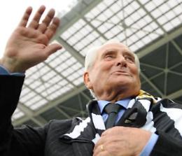 Il geometra bomber pagato in mucche che pativa il derby...