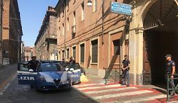 Via Padova, ruba una catenina a una donna: inseguito da un rider e consegnato alla polizia