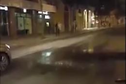 Che strano fenomeno: piove solo in un punto della strada