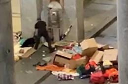 Dispetti tra clochard e risse tra ubriachi: «Ecco le notti da incubo di piazza Cln» [FOTO e VIDEO]