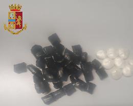 Mirafiori, in bocca nove palline di cocaina e crack: arrestato pusher