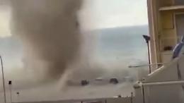 La vacanza è appena iniziata e arriva un tornado che filma dal motel