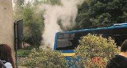 Fumo nel bus degli studenti: autista-eroe salva 30 ragazzi