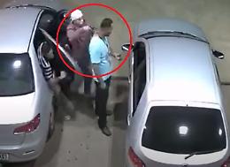 Sembra un ladro d'auto, in realtà è vittima di una rapina