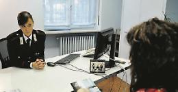 «La mia amante non la lascio»: la moglie lo chiude sul balcone