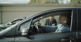 "Non usare il cellulare alla guida": lo spot della Polizia Municipale di Torino [VIDEO]