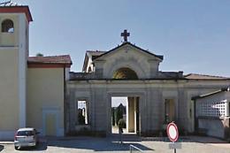 Cimitero devastato dai ladri: decapitata la statua di Gesù
