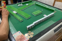 Barriera Milano, la bisca clandestina del Mah Jong: cinque denunce [FOTO]