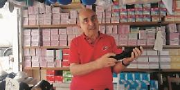 L’ambulante delle ciabatte festeggia 130 anni di attività