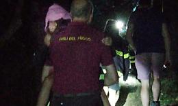 Si perdono nei boschi: due bimbi di 5 e 7 anni ritrovati nella notte [FOTO e VIDEO]