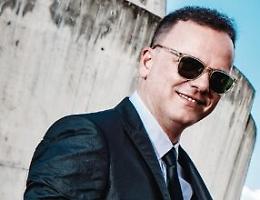 «Io e il mio pianoforte per dire a Torino di... non mollare mai»