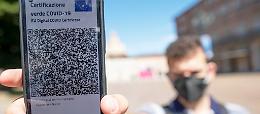 Green Pass anche qui, ma il modello Macron divide e fa discutere