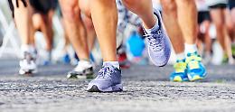 Accusa malore durante maratona, aiutato dai poliziotti: li ringrazia in una lettera