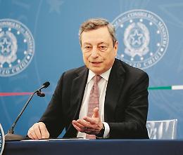 Draghi apre a Conte sul salario minimo. Poi avvisa: "Se non riesce a lavorare il governo non continua"