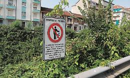 Nessuna multa per gli incivili: il trincerone resta una giungla