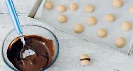 I Baci di Dama al cioccolato: perfetti per il tè e col caffè