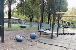 L’area progettata dai bimbi messa ko dai raid vandalici