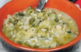 La nutriente minestra maritata: tra riso e spinaci ecco l&rsquo;uovo