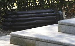 Oltraggio ai caduti di Nassiriya: vandali distruggono la scultura