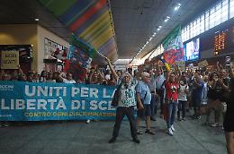 Tensione al corteo contro il Green Pass: occupata la stazione di Porta Nuova [FOTO e VIDEO]