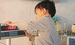 Un trapianto d’urgenza dopo una vita in dialisi: «Ismail rinato a 4 anni»