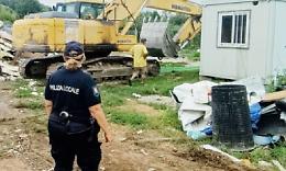 Ruspe nel campo degli zingari: abbattute le baracche dei rom