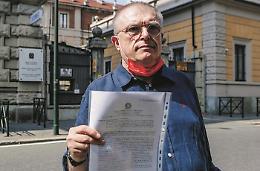 Torino, il professore no Green Pass "occupa" l'istituto Curie-Levi: il preside chiama i carabinieri