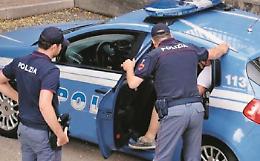 Topo d'auto inseguito e bloccato dalla vittima: per lui scattano le manette