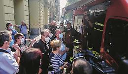 «Abbiamo perso tutto». E ora c’è chi accusa: «Rogo sottovalutato»