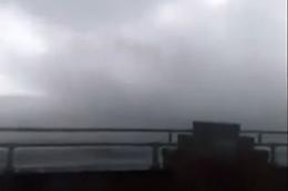 Arriva il tornado, l'impatto con la terraferma è impressionante