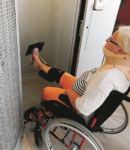 Disabile costretta ai domiciliari: «Cerco una casa senza barriere»