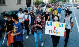 «Chi ruba è un fesso». E le scuole di Barriera protestano in strada