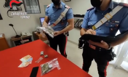 Castellamonte: nascondeva droga negli slip, 21enne in manette