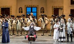 TEATRO REGIO. Tutti pazzi per “Il barbiere di Siviglia”
