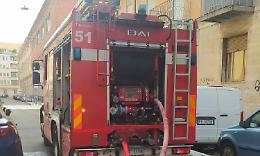Torino, incendio in alloggio di via Carlo Vidua: i pompieri salvano un gatto [LE FOTO]
