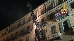 Incendio a Torino, gli ultimi focolai spenti nella notte