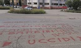 Minacce di morte al sindaco: «Tu sei un ladro di bambini»