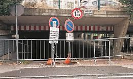 Parcheggio chiuso per vandali: «Ma adesso dovete riaprirlo»