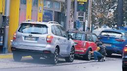 La benzina alle stelle, sfiora i due euro al litro: metano raddoppiato