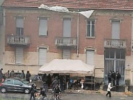 Blitz notturno di un gruppo di anarchici e squatter: un’altra casa occupata nel quartiere dell’ex Asilo
