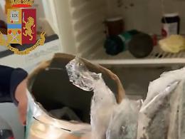 Barriera Milano, tre arresti con un solo blitz: droga nascosta nel frigo