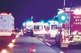 Una raffica di incidenti, auto distrutte e feriti: in ospedale quattro persone