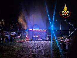 Bussoleno, in fiamme fienile con 120 rotoballe: intervengono i vigili del fuoco