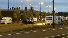 Gli zingari beffano i controlli: parcheggi in mano ai camper